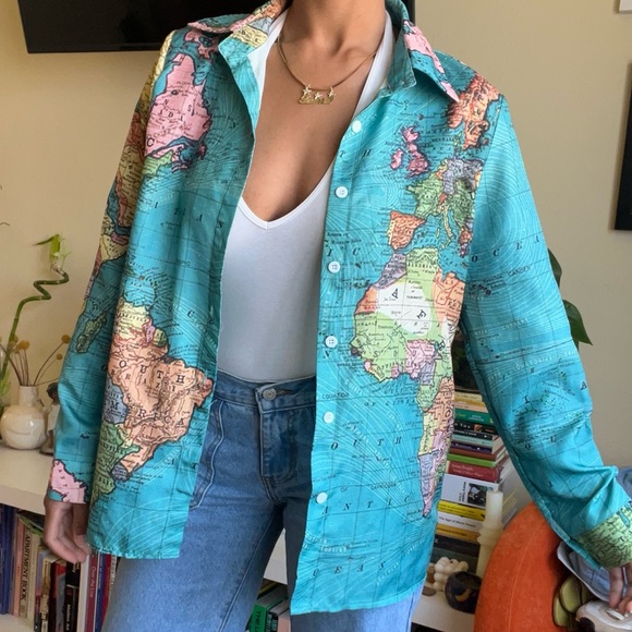 retro style button up with a globe map print - Picture 2 of 4